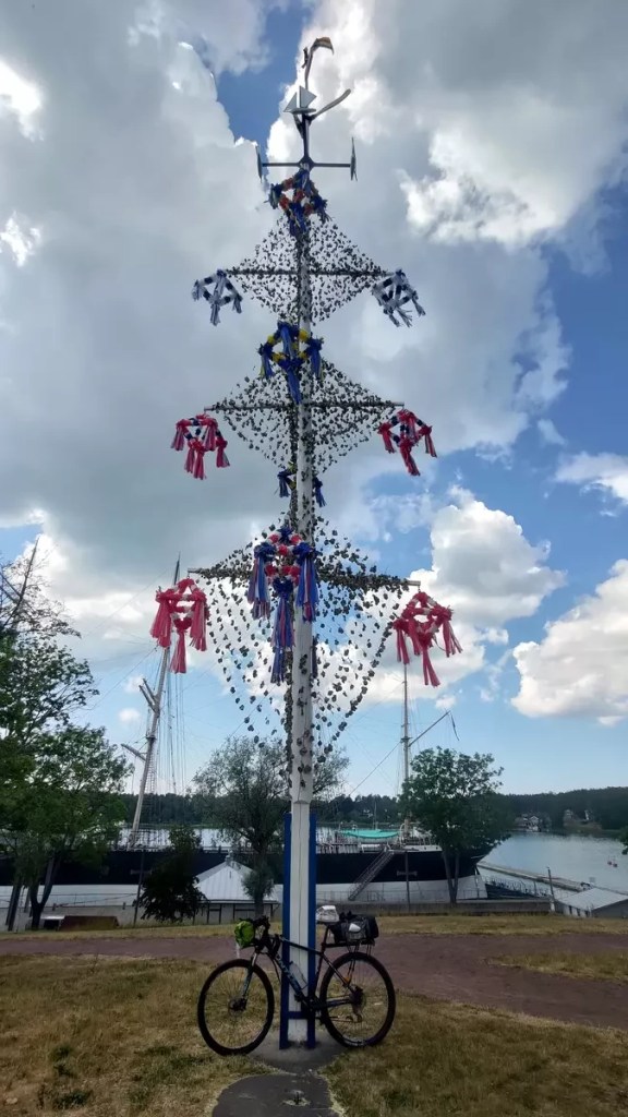 Midsommar maypole at Mariehamn